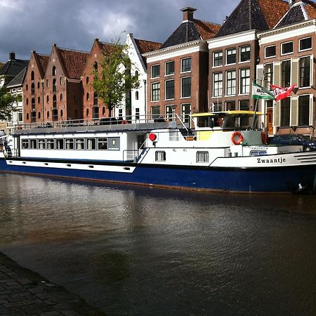 Botel Zwaantje Amsterdam Bilik gambar