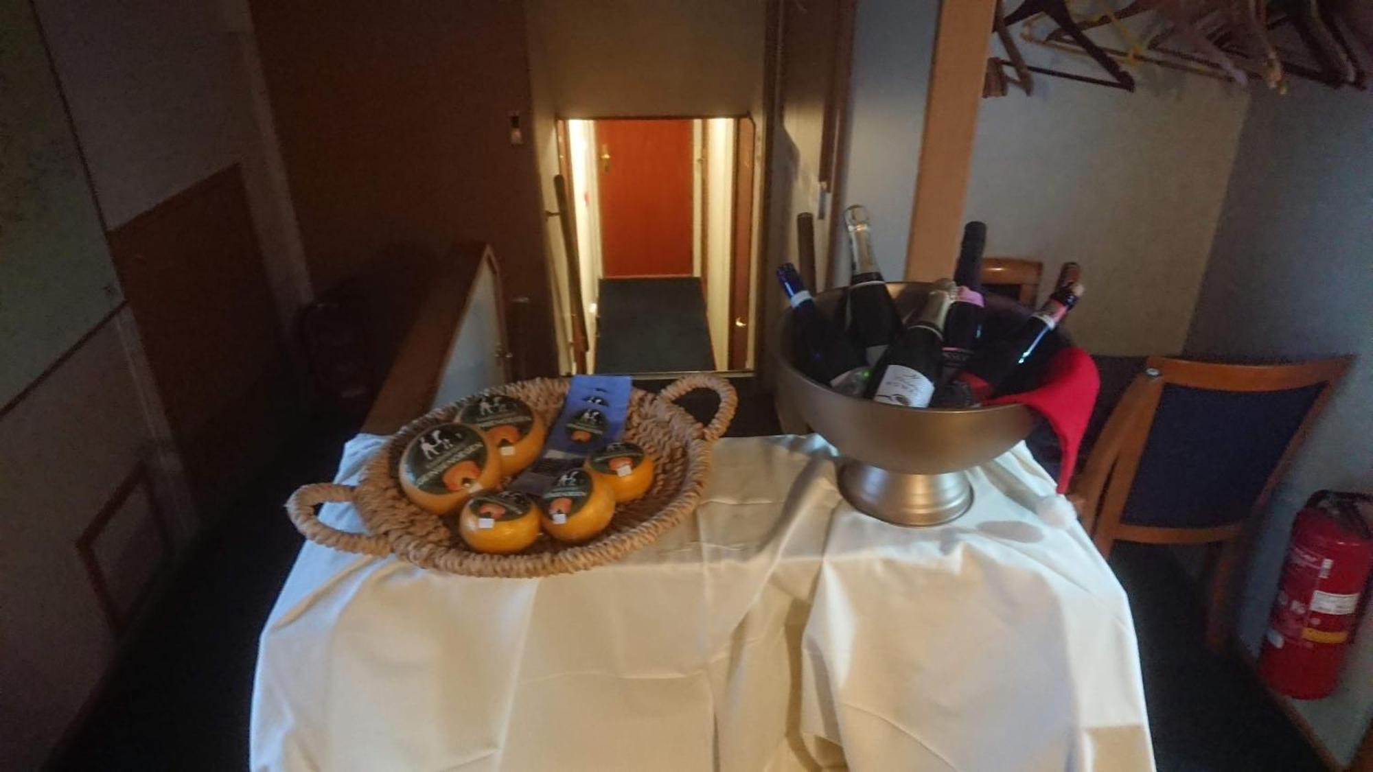 Botel Zwaantje Amsterdam Luaran gambar