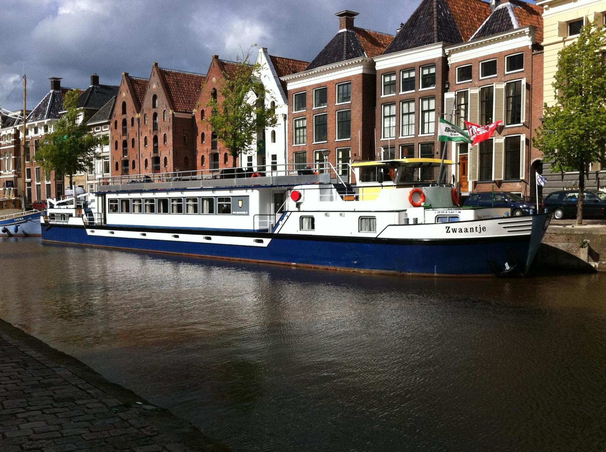 Botel Zwaantje Amsterdam Bilik gambar