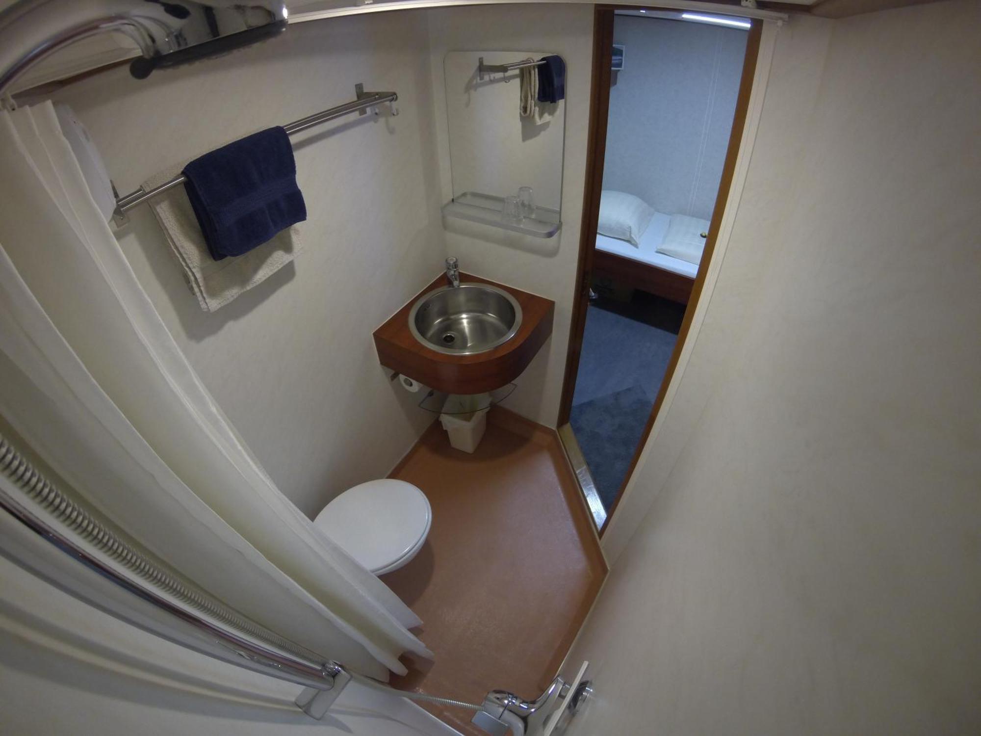 Botel Zwaantje Amsterdam Bilik gambar