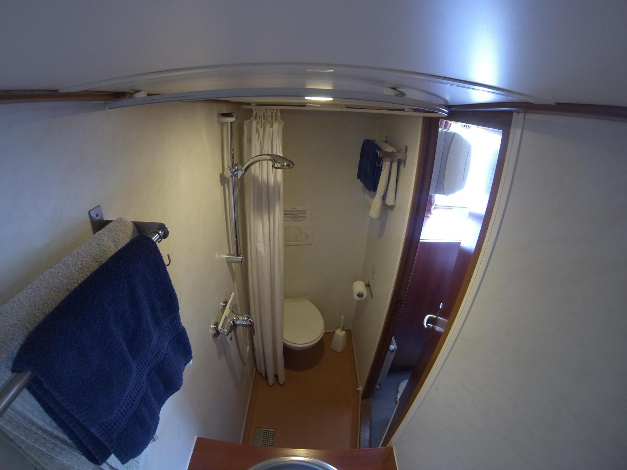 Botel Zwaantje Amsterdam Bilik gambar